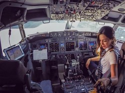 Pilot Cantik & Seksi Asal Belanda Ini Populer di Instagram