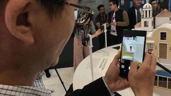 Menjajal Ponsel Oppo Berteknologi 5X Zoom