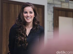 Olla Ramlan Lagi Happy Nih?