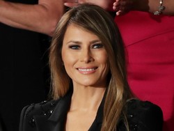 Pakai Blazer Berkilauan, Melania Trump Curi Perhatian Anggota Kongres AS