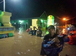 Ratusan Rumah di Jombang Terendam Banjir 2 Meter, Warga Mengungsi