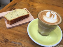 Pigeonhole Coffee: Enaknya Menyesap Caffe Latte Ditemani Banana Lemon Cake