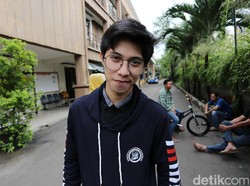 Punya Anak Ganteng, Mastur Wanti-wanti Soal Pergaulan dan Karier