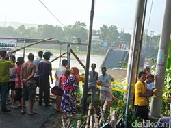 Jembatan Mrican Penghubung antara Kota-Kabupaten Kediri Ambruk