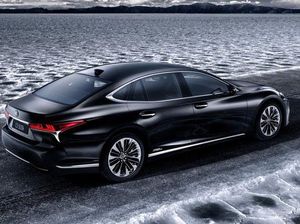 Lexus Kenalkan Versi Terbaru LS 500 Hybrid