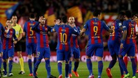 Berkat kemenangan ini, Barca untuk sementara mengambil alih puncak klasemen dari tangan Real Madrid. Mereka mengoleksi 57 poin dari 25 laga, unggul dua poin atas Madrid yang baru main 23 kali. Madrid akan kembali ke puncak jika bisa mengalahkan Las Palmas. Adapun Sporting terpuruk di posisi ke-18 dengan 17 poin. Pool/Albert Gea/Reuters/detikFoto.