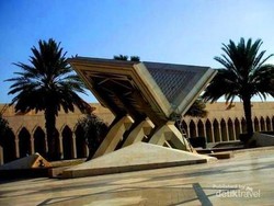 Melihat Percetakan Al Quran Terbesar di Dunia