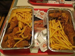 Sedapnya Wisata Kuliner Ayam Al Baik di Makkah