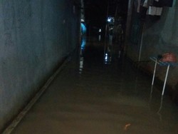 Penampakan Banjir di Cilandak Timur Akibat Luapan Kali Krukut