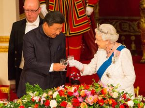 Ratu Elizabeth II Harus Minum dengan Es Batu Bulat, Ini Alasannya