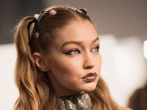 Gantikan Matte, Lipstik Metalik Jadi Tren Kecantikan 2017 Gantikan Matte, Lipstik Metalik Jadi Tren Kecantikan 2017