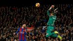 Gasak Sporting Gijon, Barca ke Puncak Klasemen