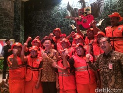 Ahok Undang Pasukan Oranye dan Pasukan Biru ke Balai Kota