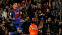 Luis Suarez merayakan gol usai membobol gawang Sporting Gijon dalam pertandingan lanjutan La Liga di Camp Nou, Kamis (2/3/2017) dinihari WIB. Pool/Albert Gea/Reuters/detikFoto.