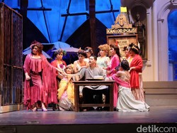 Aksi Genit Cornelia Agatha di Panggung Opera Ikan Asin