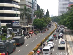 Jalur Lambat di Depan Kedubes Arab Ditutup, Lalin Macet