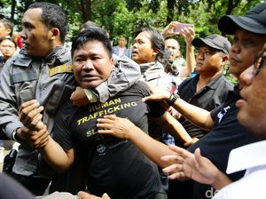 Demo di Kedubes Arab Saudi Dibubarkan Demo di Kedubes Arab Saudi Dibubarkan