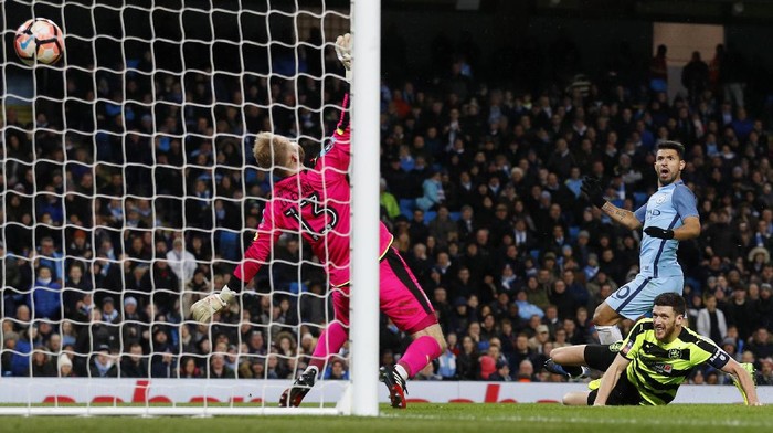 Libas Huddersfield, City ke Perempatfinal