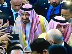 Anggota DPR Rebutan Selfie dengan Raja Salman