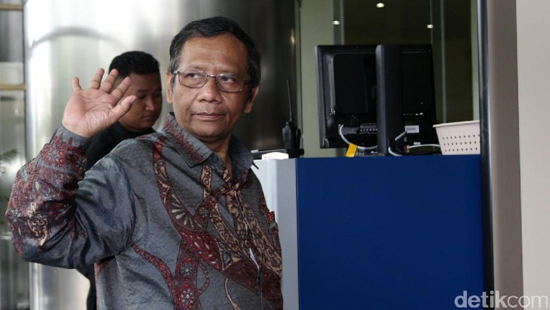 Novel Diteror Air Keras, Mahfud: Perang Terhadap Korupsi Tak Surut