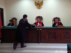 Dimas Kanjeng Sakit, Sidang Eksepsi Ditunda