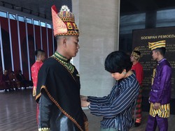 Ketika Paspampres Pakai 34 Baju Adat untuk Sambut Raja Salman di Istana Bogor