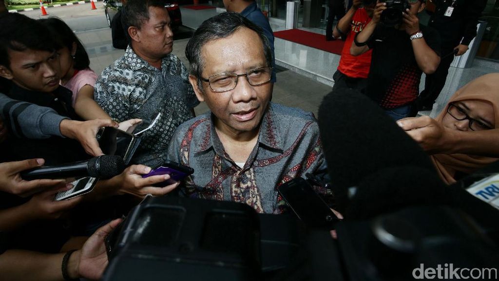 Mahfud MD, Renald Kasali dan Imam Prasojo Datangi Gedung KPK Mahfud MD, Renald Kasali dan Imam Prasojo Datangi Gedung KPK