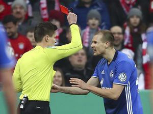 Ketika Robben Memohon ke Wasit agar Pemain Lawan Tak Dikartu Merah Ketika Robben Memohon ke Wasit agar Pemain Lawan Tak Dikartu Merah