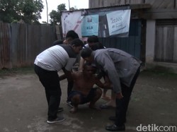 Diduga Alami Gangguan Jiwa, Pria di Palembang Mengamuk Pakai Golok