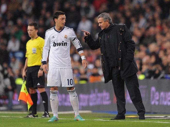 MADRID, SPAIN - DECEMBER 16:  Real Madrid CF head coach Jose Mourinho talks with Mesut Ozil of Real Madrid during the La Liga match between Real Madrid CF and RCD Espanyol at estadio Santiago Bernabeu on December 16, 2012 in Madrid, Spain.  (Photo by Denis Doyle/Getty Images)