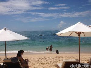 Viral Turis Lokal Diusir Sekuriti Hotel Saat Berjemur di Pantai Geger Bali