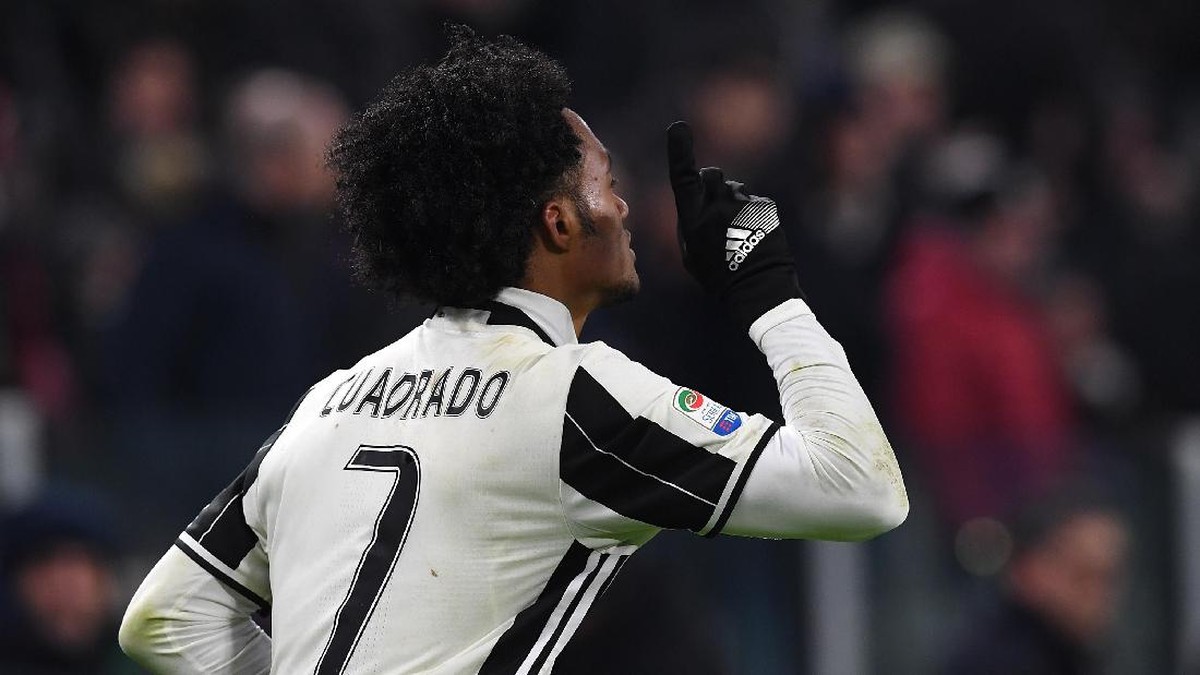 Juan Cuadrado tak berminat untuk meninggalkan Juventus (Foto: Valerio Pennicino/Getty Images)