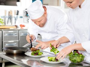 Parah! Chef Ini Campur Obat Antidiare ke Dalam Makanan Kedaluwarsa Parah! Chef Ini Campur Obat Antidiare ke Dalam Makanan Kedaluwarsa