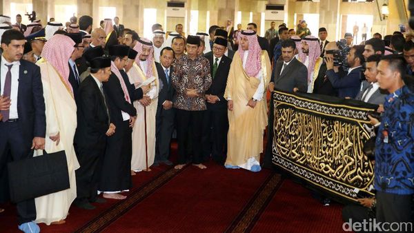 Ini Kiswah Istimewa dari Raja Salman