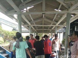 Napi Lapas Jambi Bersihkan Puing Kebakaran Pasca Kerusuhan