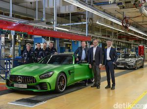 Bos Mercedes-AMG Kini Pimpin Aston Martin