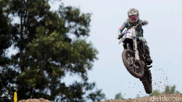 Aksi-aksi Crosser Wanita di MXGP