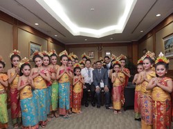 Ini Para Penari Pendet Cilik yang Siap Menyambut Raja Salman di Bali