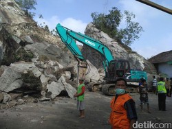 Mbah Manto Ditemukan Meninggal Tertimbun Batu, Istri Masih Dicari