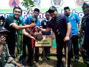 Saat Tebar Ikan, Riuh Yel-yel Bupati Irsyad Memimpin Lagi