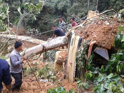 Ada Banjir dan Longsor, Listrik Sumbar Terpaksa Dipadamkan