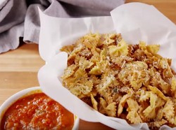 Yuk, Bikin Keripik Pasta yang Gurih Renyah untuk Camilan