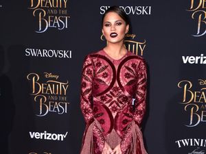 Chrissy Teigen Patah Hati Saat Putrinya Lebih Suka Makanan Buatan Nenek