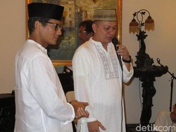 Ikut Pengajian di Rumah Eks Timses Jokowi-Ahok, Sandi Diberi Plakat