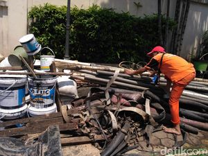 Polisi Selidiki Sampah Kulit Kabel di Gorong-gorong Gatot Subroto