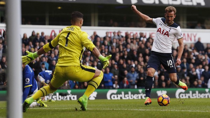 Kane Dua Gol, Spurs Kalahkan Everton