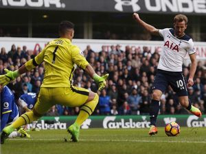 Kane Dua Gol, Spurs Kalahkan Everton