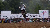 Courtney Duncan Menangi Race 2 MXW