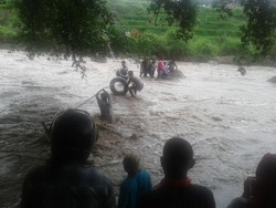 Video Dramatis Saat Selfie Jadi Pertaruhan Nyawa di Mojokerto