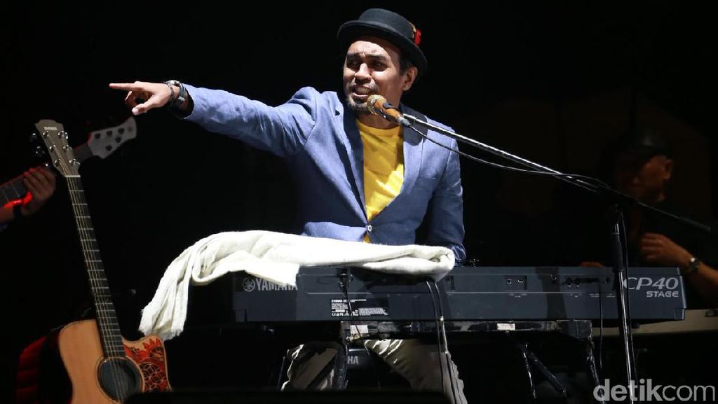 Mengenang Kasih Putih Glenn Fredly di Hari Ulang Tahunnya Mengenang Kasih Putih Glenn Fredly di Hari Ulang Tahunnya